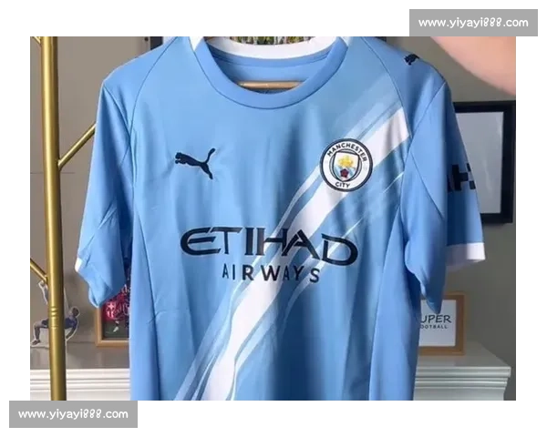 曼城第三球衣惊现银灰荧光绿风暴！百年传统美学遭颠覆